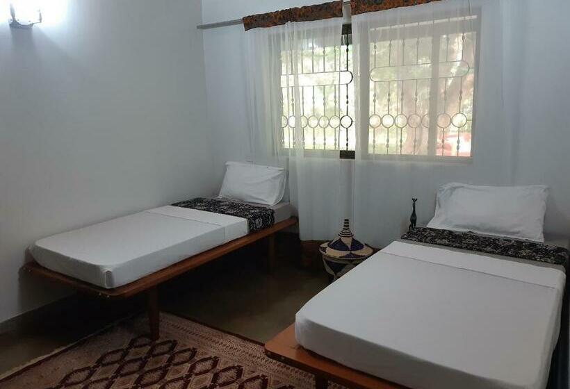 חדר אקונומי, Walk With Us Africa