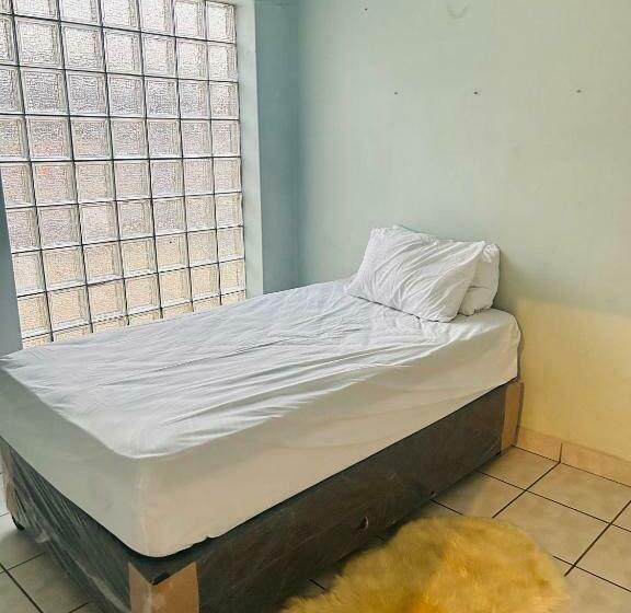 Habitació Triple Estàndard, 121 On Maud