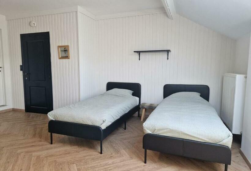 四人标准间, Habitat