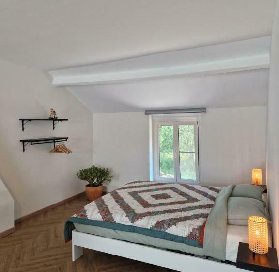 四人标准间, Habitat