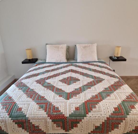 四人标准间, Habitat