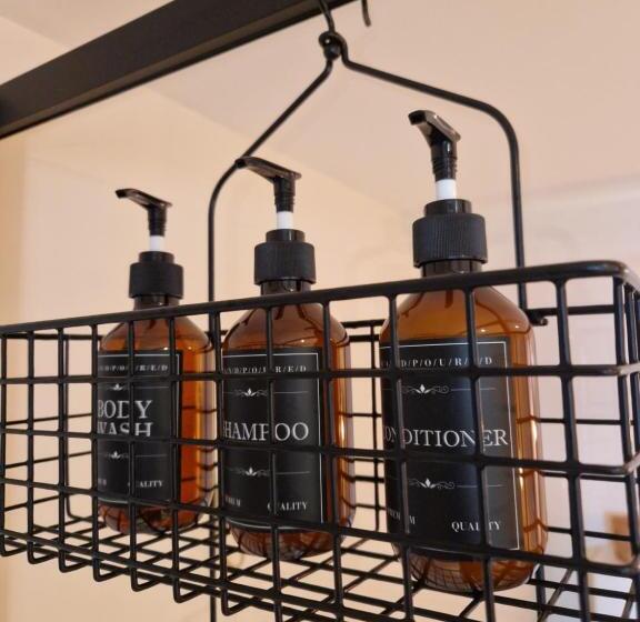 四人标准间, Habitat