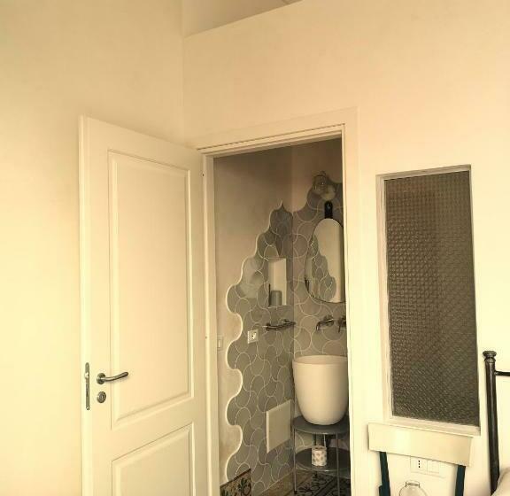 اتاق لوکس با چشمانداز دریا, Ajamola 800