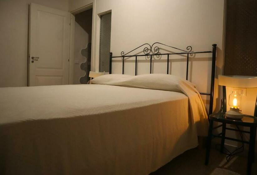 اتاق لوکس با چشمانداز دریا, Ajamola 800