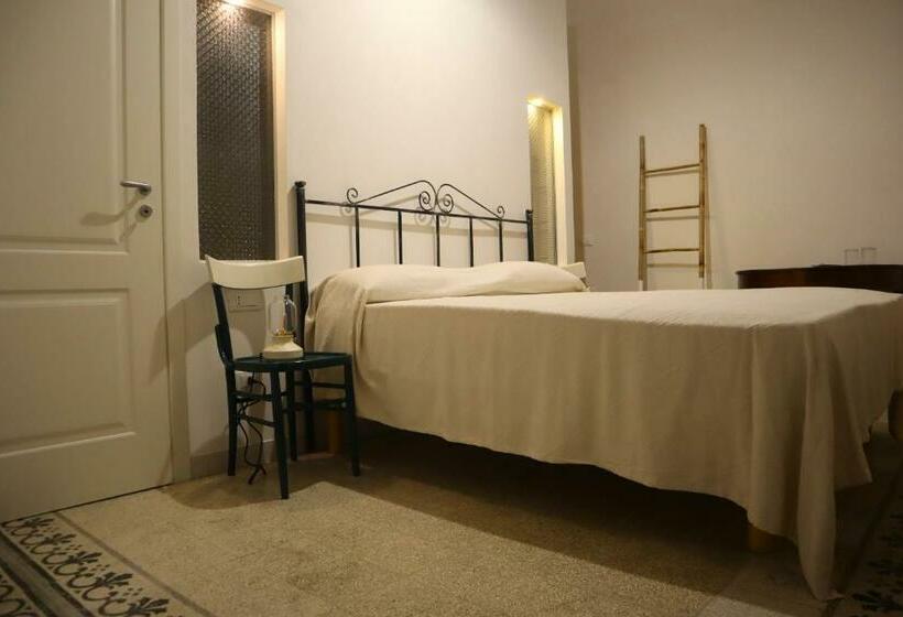 اتاق لوکس با چشم‌انداز دریا, Ajamola  800
