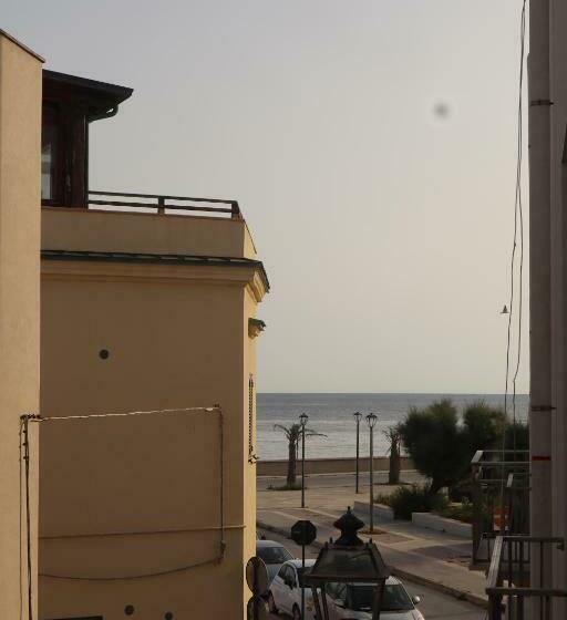 اتاق لوکس با چشمانداز دریا, Ajamola 800