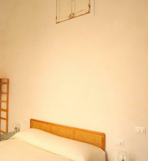 اتاق عادی, Ajamola 800