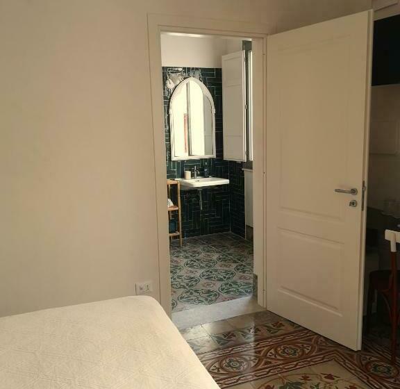 اتاق لوکس, Ajamola 800