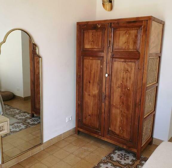 اتاق لوکس, Ajamola 800