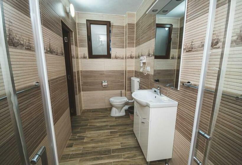 标准间, La Roby Si Niko