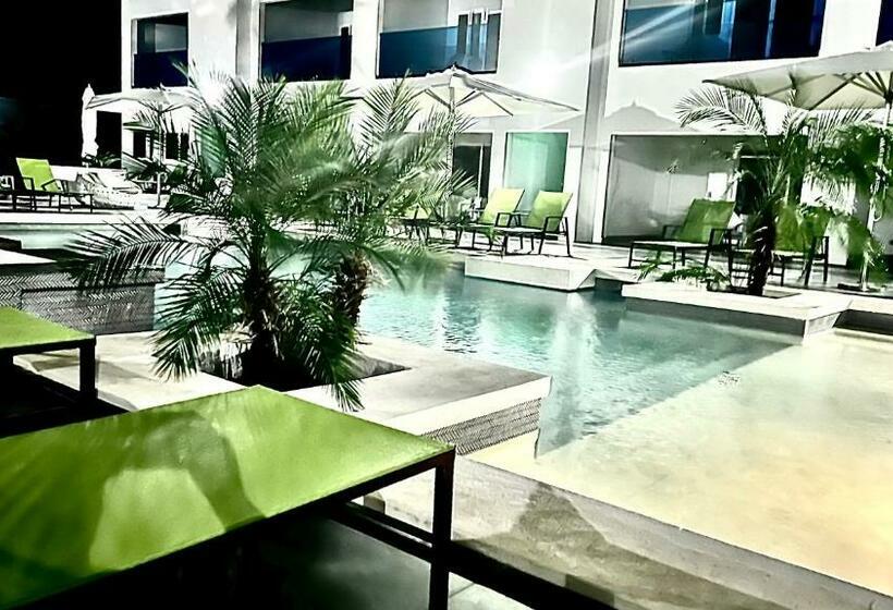 חדר דחוקס עם מיטת קינג, Morgans Cliff Villa