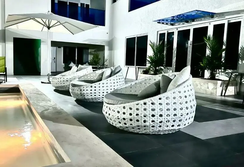 اتاق استاندارد با چشم‌انداز استخر, Morgans Cliff Villa