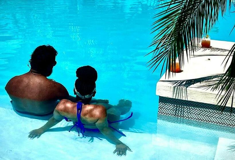 اتاق استاندارد با چشمانداز استخر, Morgans Cliff Villa