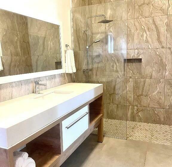 חדר דלוקס עם מרפסת נוף לים, Morgans Cliff Villa