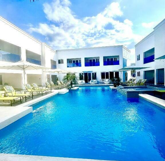 اتاق لوکس با بالکن و چشمانداز دریا, Morgans Cliff Villa