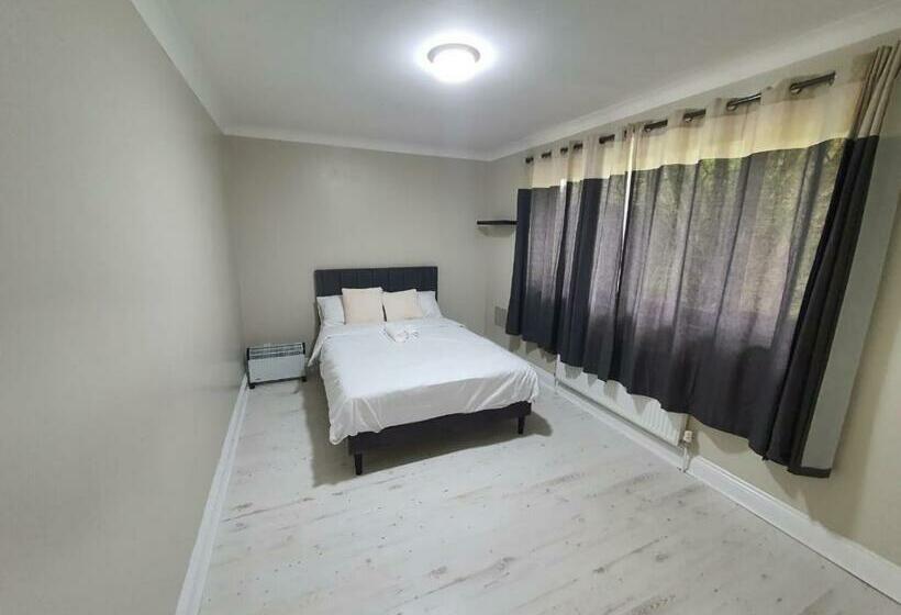 스탠다드 룸 공동 욕실, Bungalow In Leafy Area