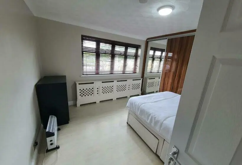 デラックスルーム, Bungalow In Leafy Area