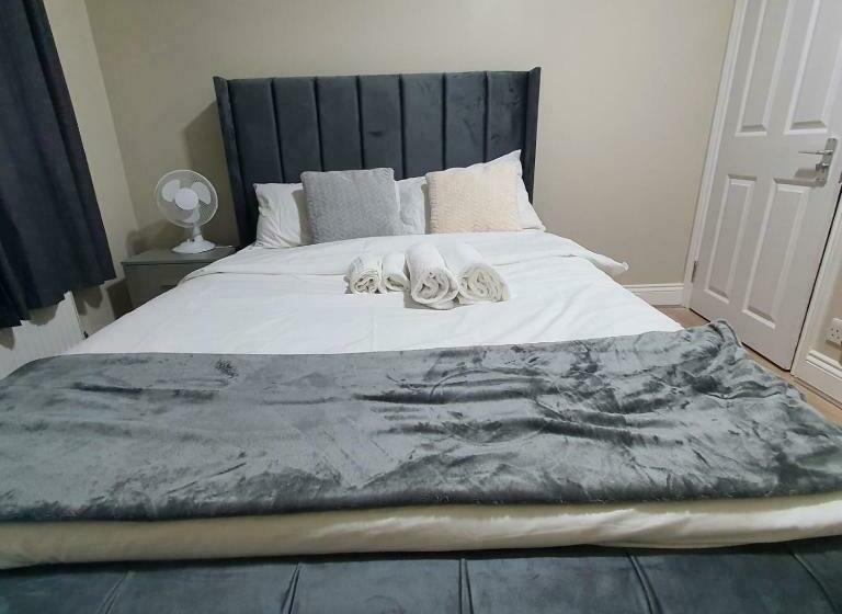 이코노미 룸, Bungalow In Leafy Area