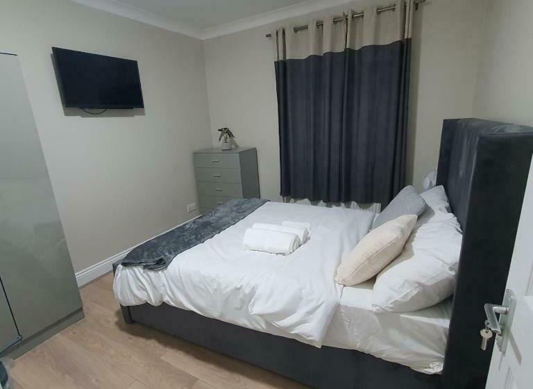 이코노미 룸, Bungalow In Leafy Area