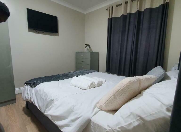 이코노미 룸, Bungalow In Leafy Area