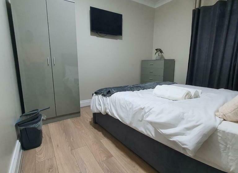 이코노미 룸, Bungalow In Leafy Area