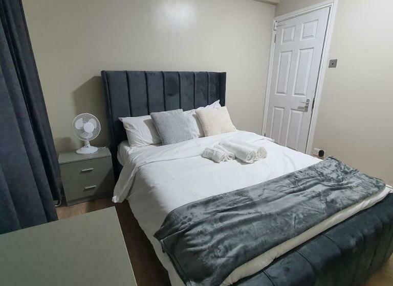 이코노미 룸, Bungalow In Leafy Area