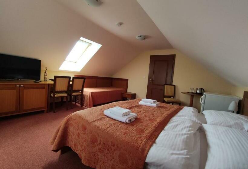 اتاق استاندارد سه تخته با بالکن, Villa Cassandra