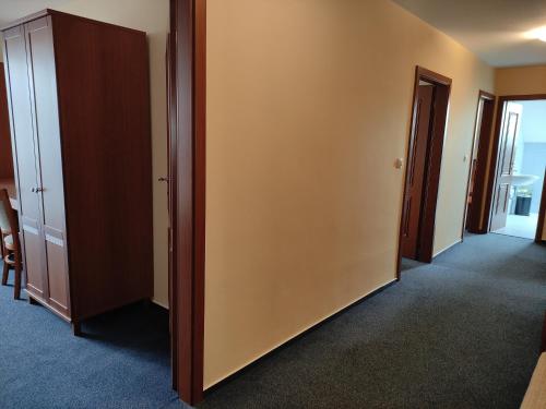 سوییت با چشم‌انداز کوه, Villa Cassandra