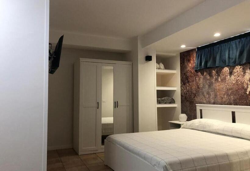 Номер Стандарт Трехместный, Mira