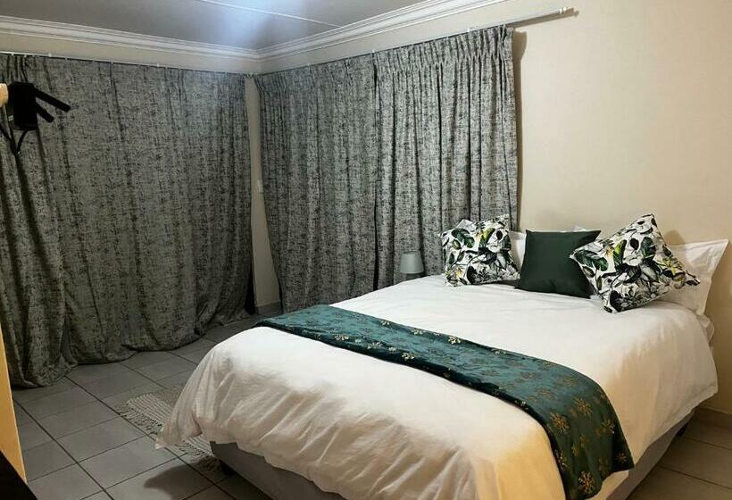 غرفة ديلوكس, Phindulo Bed And Breakfast   No Loadshedding, Smart Tvs & Unlimited Free Fibre Wifi