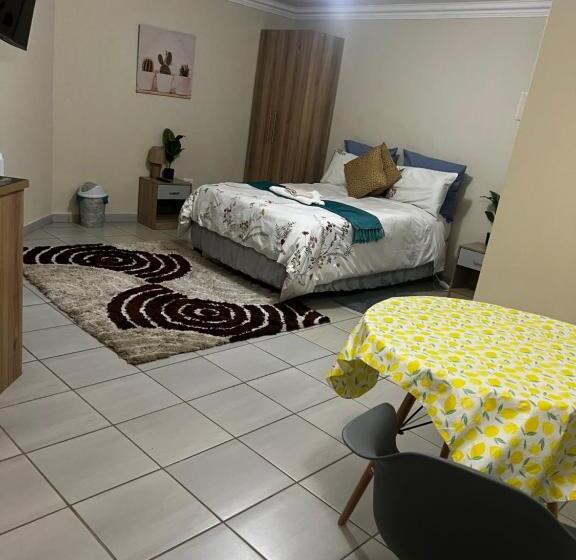 غرفة ديلوكس, Phindulo Bed And Breakfast   No Loadshedding, Smart Tvs & Unlimited Free Fibre Wifi