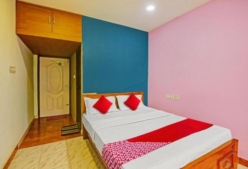 Номер Стандарт, Super Oyo Flagship Karipur Residency