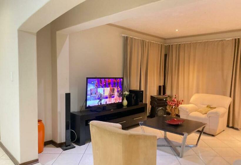バルコニー付きスタンダードルーム, Sunny Stay Guesthouse Rooms And Breakfast Option
