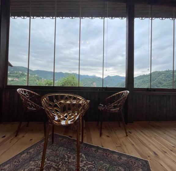 غرفة قياسية ثلاثية, Aho Dağ Manzaralı Oda