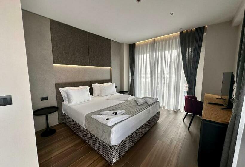 חדר דלוקס עם מרפסת נוף לים, Frojd Kune Resort & Beach