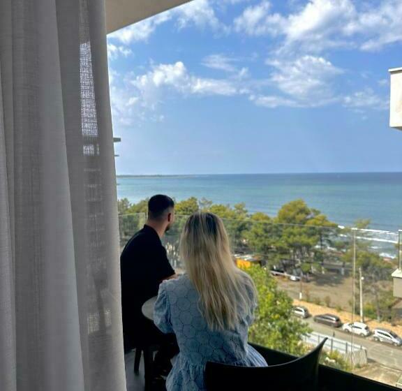 חדר דלוקס עם מרפסת נוף לים, Frojd Kune Resort & Beach