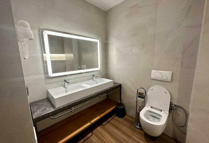 חדר דלוקס לשלושה עם נו לים, Frojd Kune Resort & Beach