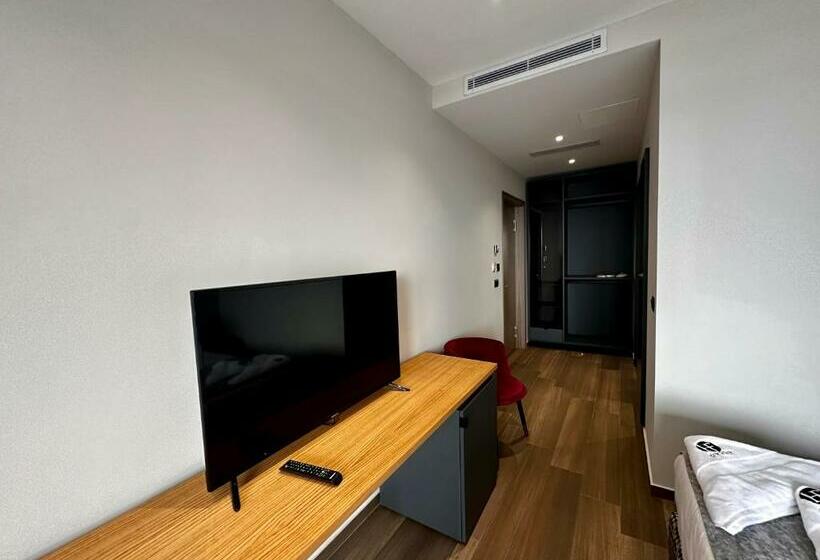 חדר דלוקס לשלושה עם נו לים, Frojd Kune Resort & Beach