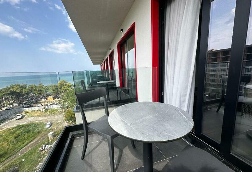 חדר דלוקס לשלושה עם נו לים, Frojd Kune Resort & Beach