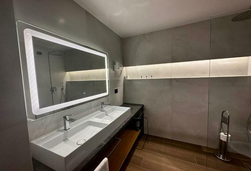 חדר דלוקס לשלושה, Frojd Kune Resort & Beach