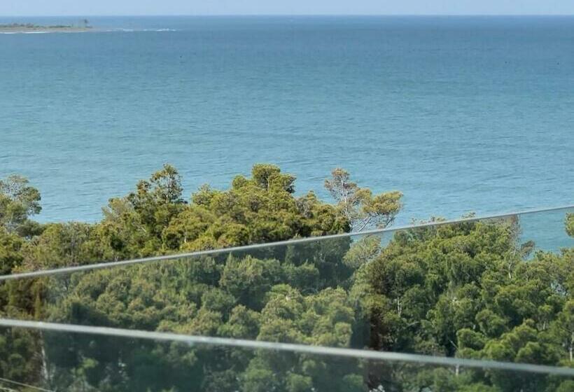 חדר משפחתי נוף לים, Frojd Kune Resort & Beach