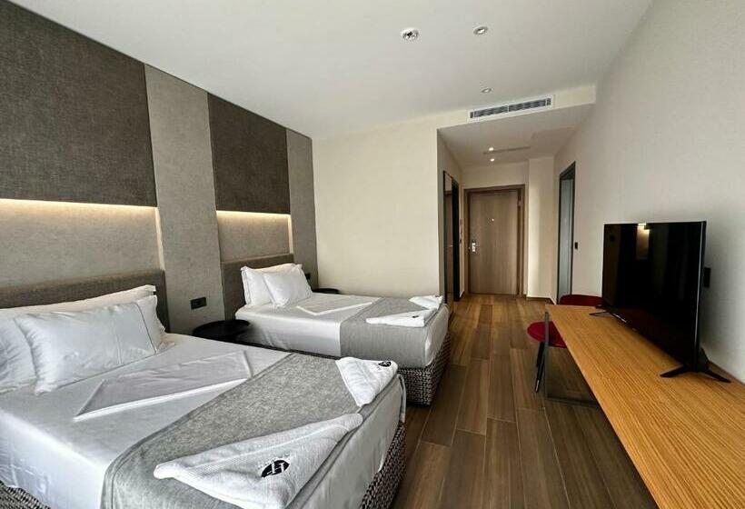 חדר משפחתי נוף לים, Frojd Kune Resort & Beach