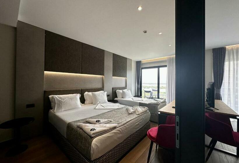 חדר משפחתי נוף לים, Frojd Kune Resort & Beach