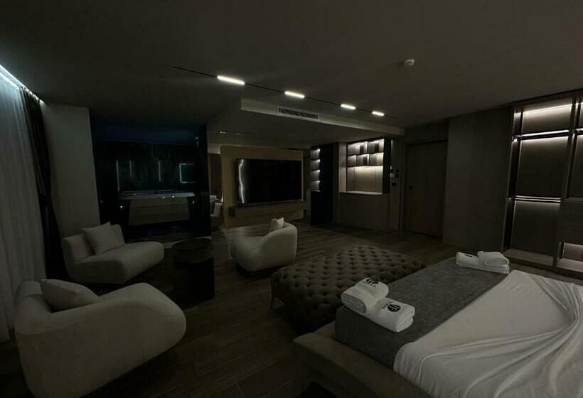 סוויטה עם ג'קוזי, Frojd Kune Resort & Beach