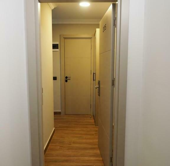 带阳台的豪华间, Zenia