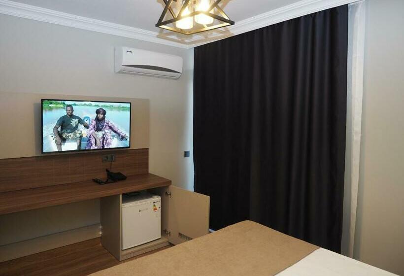 带阳台的豪华间, Zenia