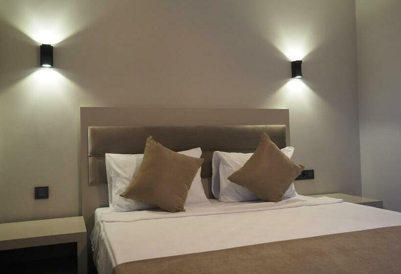 带阳台的豪华间, Zenia