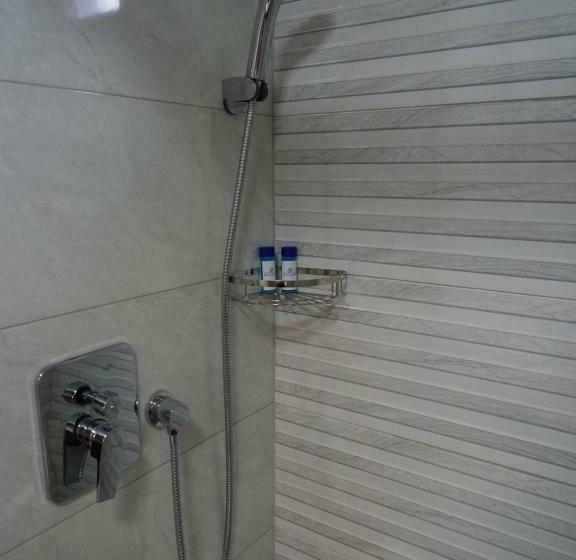 带阳台的豪华间, Zenia