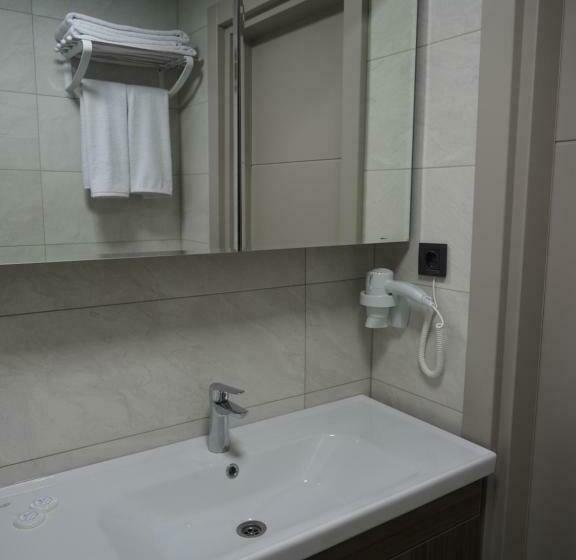 带阳台的豪华间, Zenia