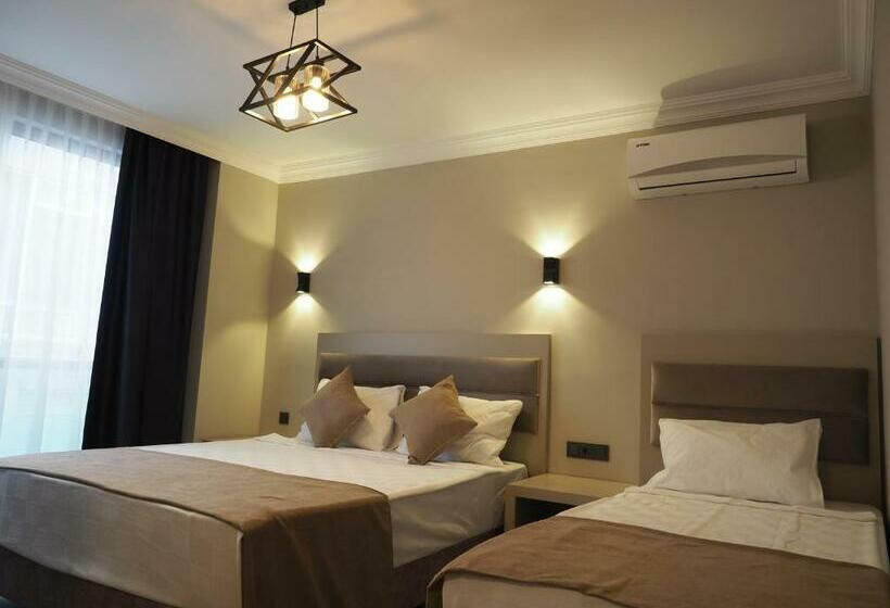 舒适三人间, Zenia